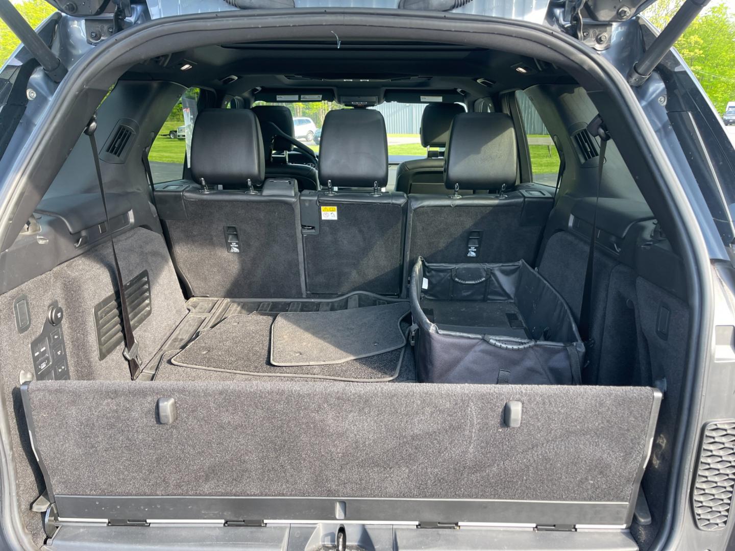 2018 Blue /Black Land Rover Discovery HSE (SALRR2RV5JA) with an 3.0L V6 DOHC 24V Supercharged engine, 8A transmission, located at 11115 Chardon Rd. , Chardon, OH, 44024, (440) 214-9705, 41.580246, -81.241943 - This 2018 Land Rover Discovery HSE is a luxurious and capable SUV that offers a blend of comfort, technology, and off-road prowess. With its 3.0L supercharged V6 engine, it produces 340 horsepower and is paired with an 8-speed automatic transmission. The interior features premium leather upholstery, - Photo#49
